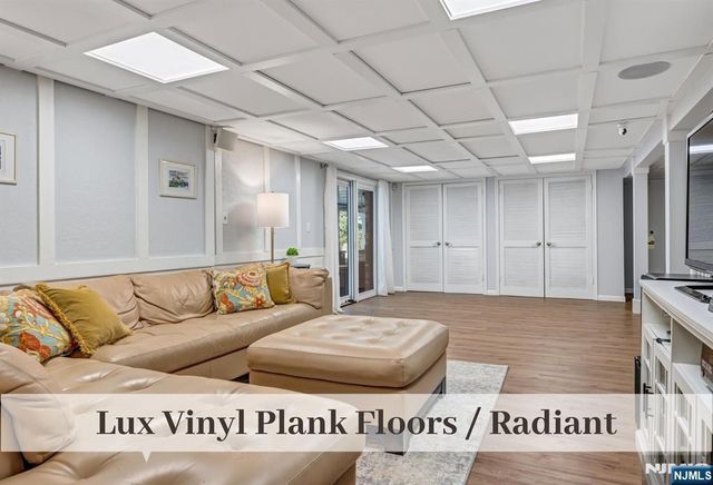 24 Red Rock Court, Ridgewood, NJ 07450