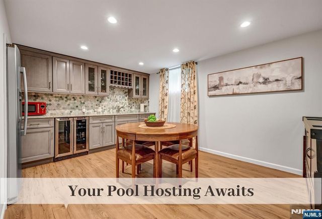 24 Red Rock Court, Ridgewood, NJ 07450