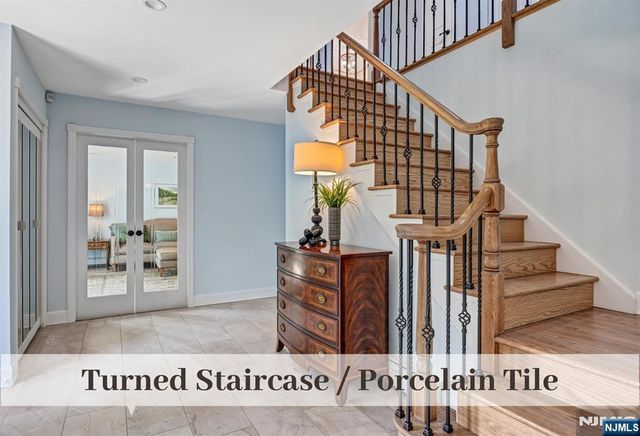 24 Red Rock Court, Ridgewood, NJ 07450
