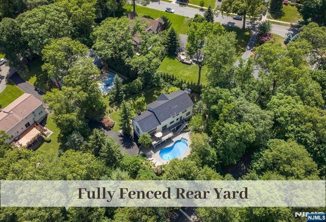 24 Red Rock Court, Ridgewood, NJ 07450