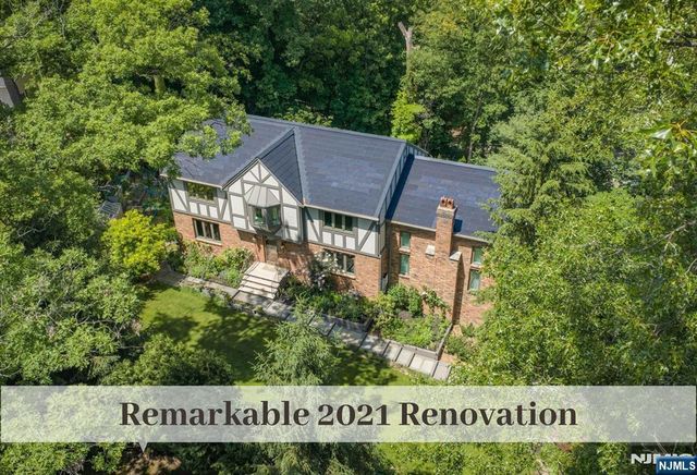 24 Red Rock Court, Ridgewood, NJ 07450