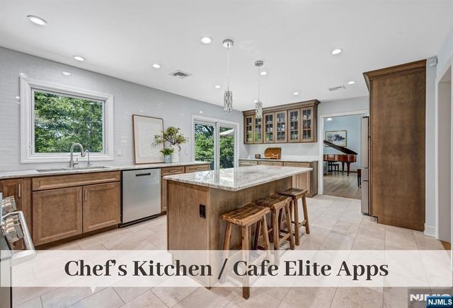 24 Red Rock Court, Ridgewood, NJ 07450