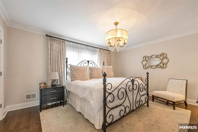 534 Brandon Place, Cliffside Park, NJ 07010