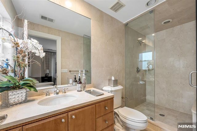 534 Brandon Place, Cliffside Park, NJ 07010