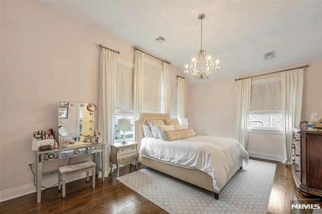 534 Brandon Place, Cliffside Park, NJ 07010