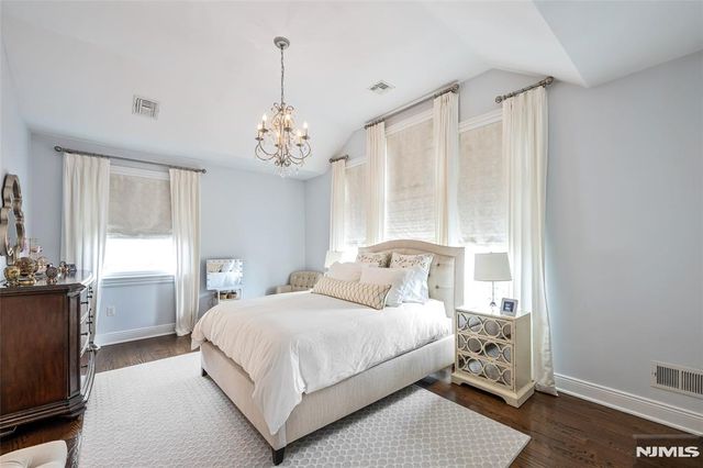 534 Brandon Place, Cliffside Park, NJ 07010