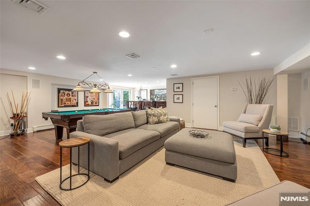 534 Brandon Place, Cliffside Park, NJ 07010