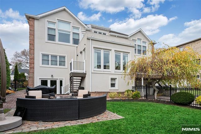 534 Brandon Place, Cliffside Park, NJ 07010