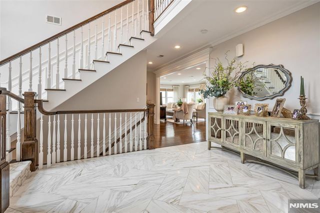 534 Brandon Place, Cliffside Park, NJ 07010