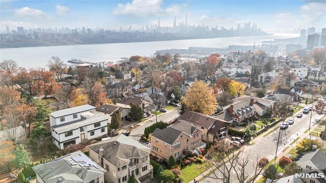 534 Brandon Place, Cliffside Park, NJ 07010