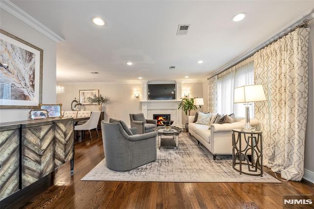 534 Brandon Place, Cliffside Park, NJ 07010