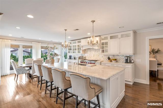 534 Brandon Place, Cliffside Park, NJ 07010