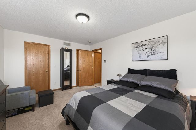 29 Landau Alcove, Woodbury, MN 55125