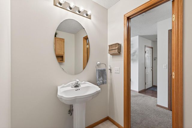 29 Landau Alcove, Woodbury, MN 55125