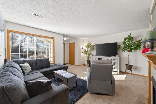 29 Landau Alcove, Woodbury, MN 55125