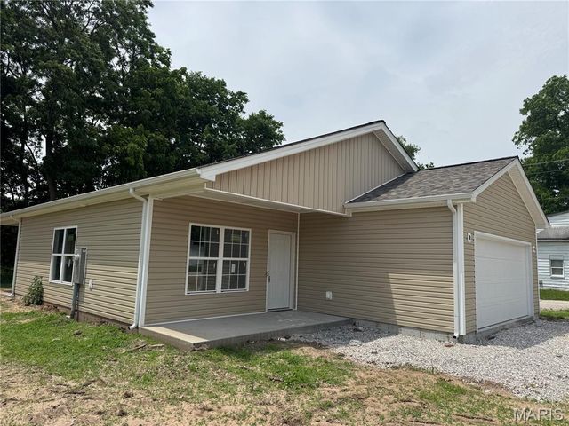 217 S 6th Street, Elsberry, MO 63343