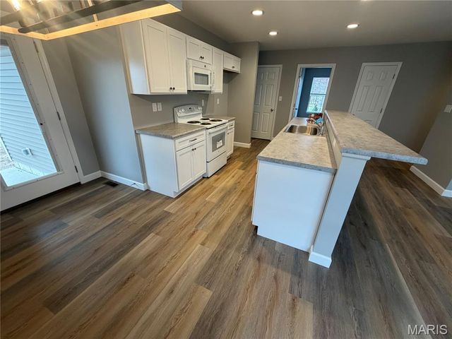 217 S 6th Street, Elsberry, MO 63343