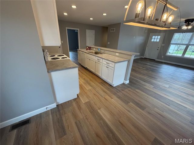 217 S 6th Street, Elsberry, MO 63343