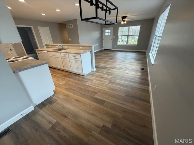 217 S 6th Street, Elsberry, MO 63343