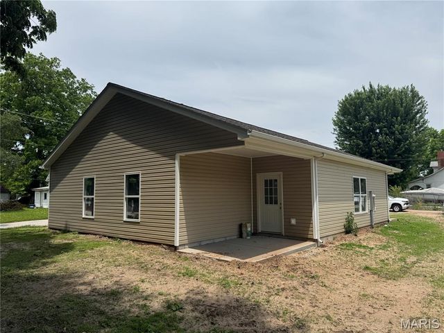 217 S 6th Street, Elsberry, MO 63343