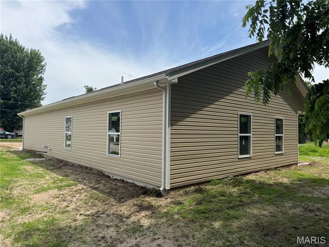 217 S 6th Street, Elsberry, MO 63343