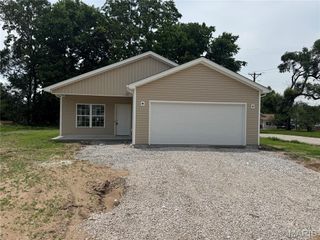217 S 6th Street, Elsberry, MO 63343
