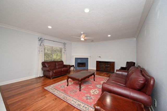19207 Poplar Trails Lane, Tomball, TX 77375