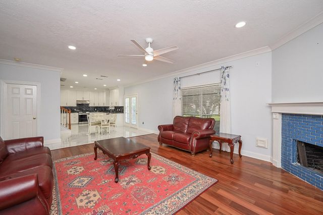 19207 Poplar Trails Lane, Tomball, TX 77375
