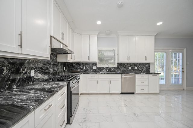 19207 Poplar Trails Lane, Tomball, TX 77375