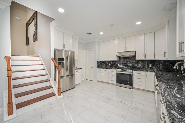 19207 Poplar Trails Lane, Tomball, TX 77375