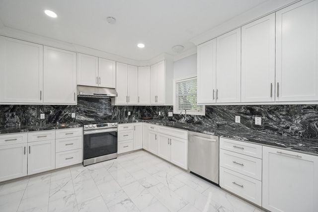 19207 Poplar Trails Lane, Tomball, TX 77375