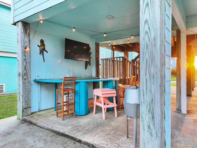 836 Eastview, Crystal Beach, TX 77650