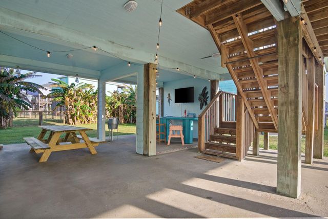 836 Eastview, Crystal Beach, TX 77650