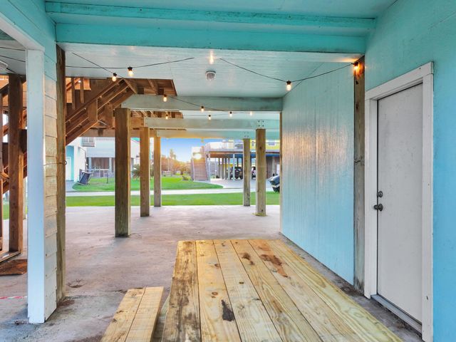 836 Eastview, Crystal Beach, TX 77650