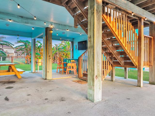 836 Eastview, Crystal Beach, TX 77650