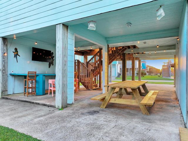 836 Eastview, Crystal Beach, TX 77650