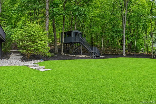 644 Bread And Cheese Hollow Road, Northport, NY 11768