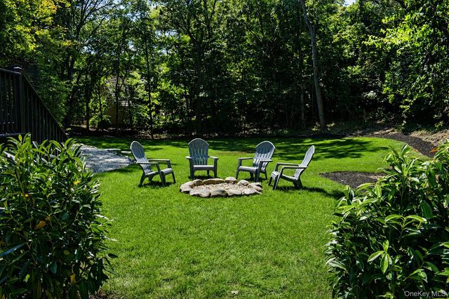 644 Bread And Cheese Hollow Road, Northport, NY 11768