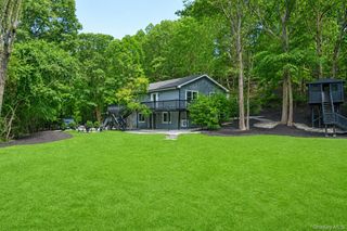 644 Bread And Cheese Hollow Road, Northport, NY 11768