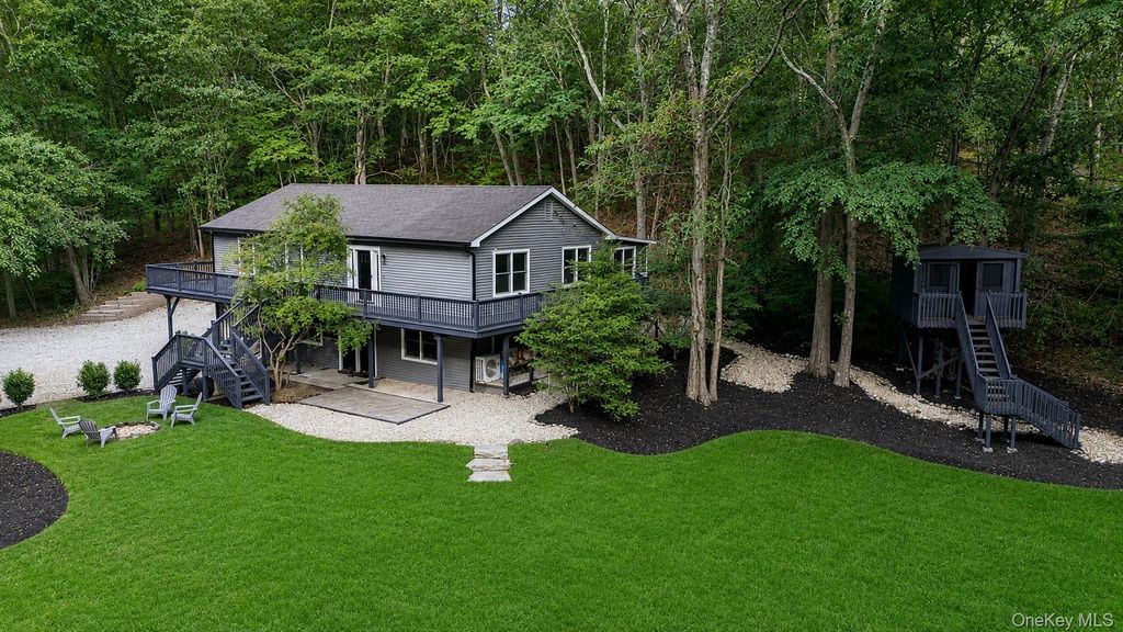 644 Bread And Cheese Hollow Road, Northport, NY 11768 — photo 2