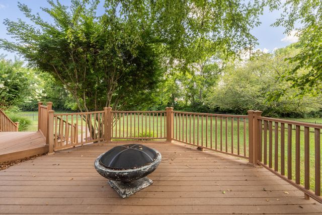 216 Grandview Cir, Gallatin, TN 37066