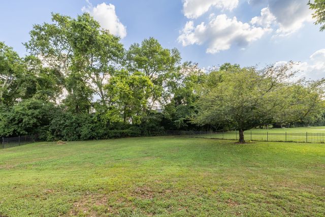 216 Grandview Cir, Gallatin, TN 37066