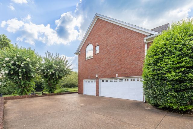 216 Grandview Cir, Gallatin, TN 37066