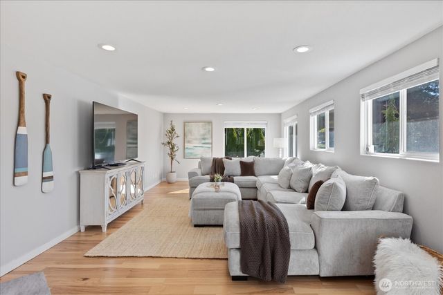 1839 Wellington Drive, Oak Harbor, WA 98277