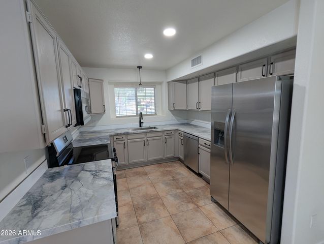 8034 W PARADISE Drive, Peoria, AZ 85345