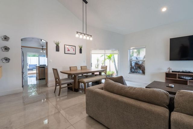 1284 NW 125th Terrace, Sunrise, FL 33323