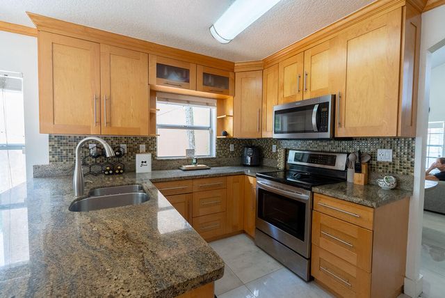 1284 NW 125th Terrace, Sunrise, FL 33323