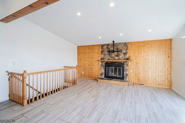 5 Deer Run Dr, High Bridge Boro, NJ 08829