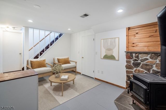 5 Deer Run Dr, High Bridge Boro, NJ 08829