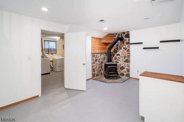 5 Deer Run Dr, High Bridge Boro, NJ 08829